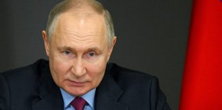 Putin promotes senior prison officials in Russia
