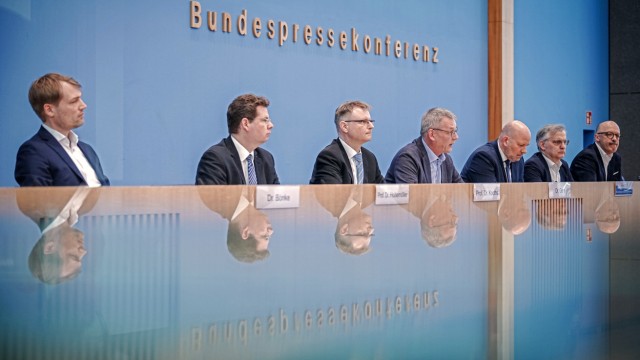 Economic situation: The representatives of the economic research institutes did not have any good figures to announce in Berlin on Wednesday.