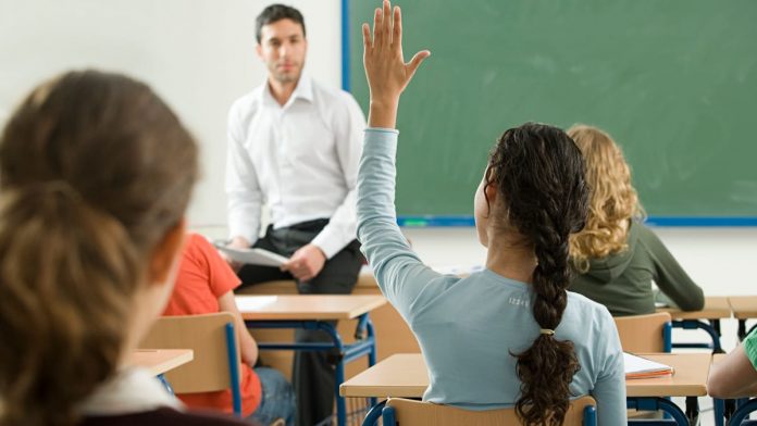 Teacher lets 5th grade class reenact slave auction
