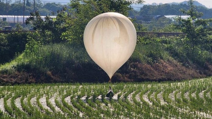 North Korea sends hundreds of garbage balloons to South Korea – Seoul warns citizens
