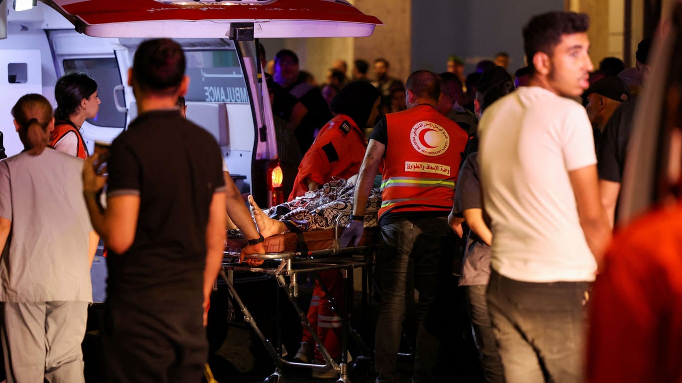 The hospitals in Beirut, such as the American University of Beirut Medical Center (AUBMC), were overwhelmed by the large number of patients.