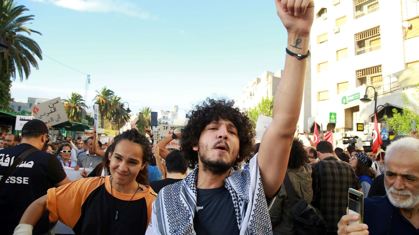 Protests before the elections in Tunisia